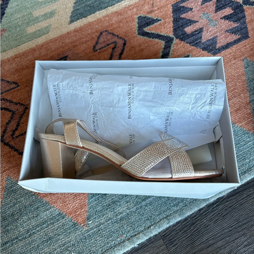 NWB Touch Ups Cam Dress Sandals - Picture 5 of 7